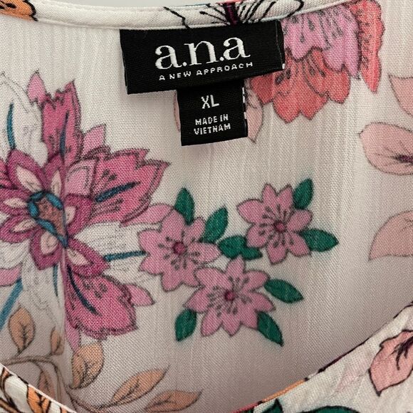 a.n.a Short Sleeve Ruffled V Neck Floral Top Size XL - Picture 4 of 7